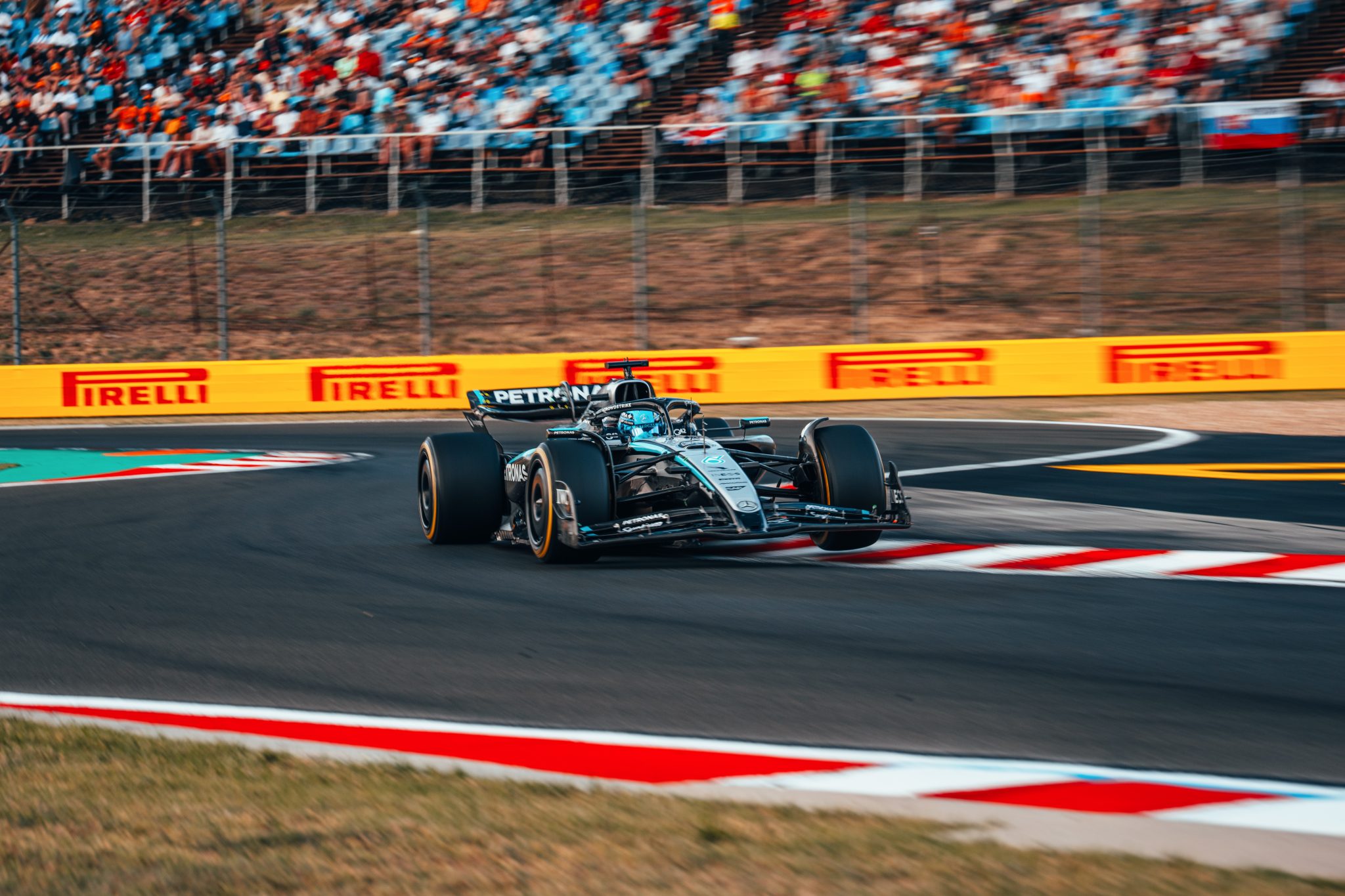 Mercedes-AMG F1 W16 / George Russell - 04